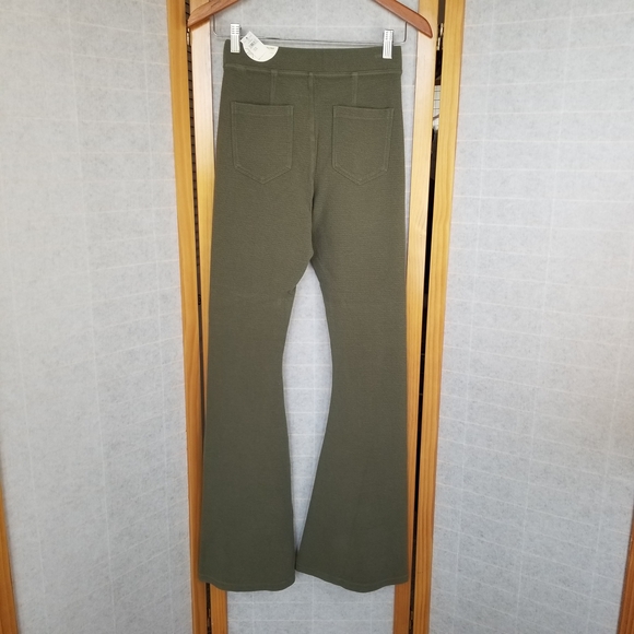 New Offline by Aerie Olive Hi-Rise Flare Leggings NWT Size Medium Long - Picture 5 of 6